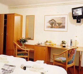 Amsterdam Hostel Uptown Bagian luar foto
