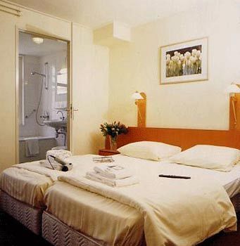 Amsterdam Hostel Uptown Bagian luar foto
